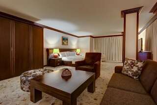 Отель Shiroka Laka Hotel Широка-Лыка Суперлюкс с кроватью размера «king-size» и видом на горы-2